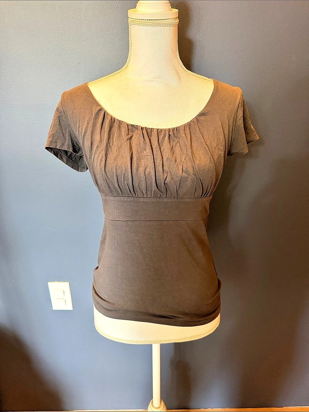 Ann Taylor Short Sleeve Top in Brown Size Small gently used